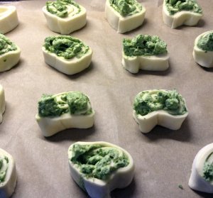 Spenótos tekercs előtte